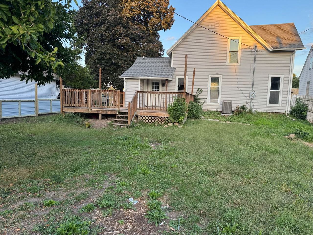 411 N Aldrich St - Photo 2 of 11