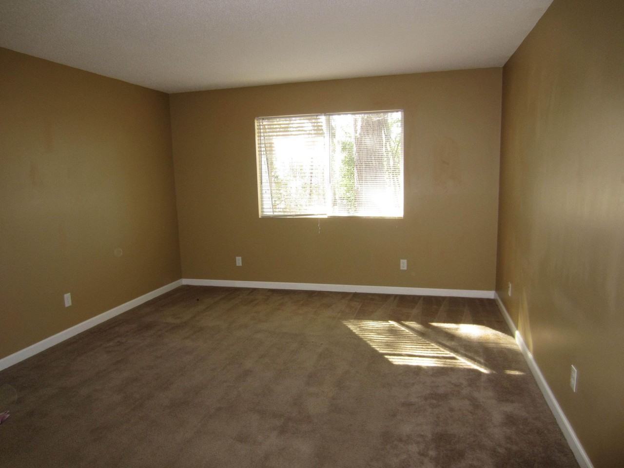 University Square Apartments - Photo 3 of 10