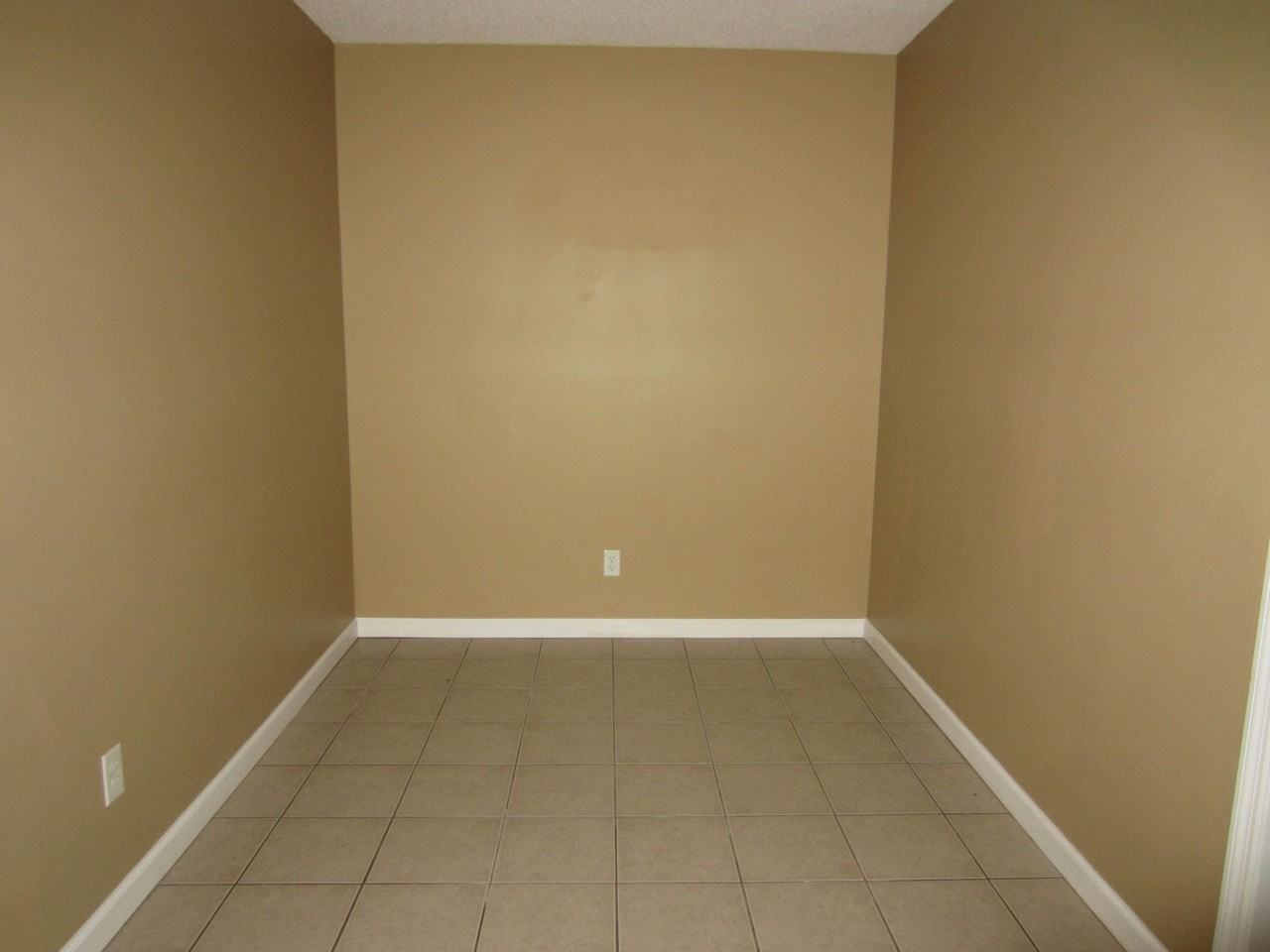 University Square Apartments - Photo 4 of 10