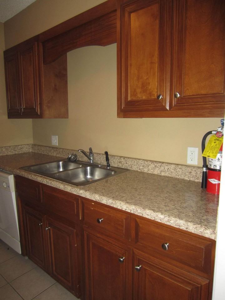 University Square Apartments - Photo 5 of 10