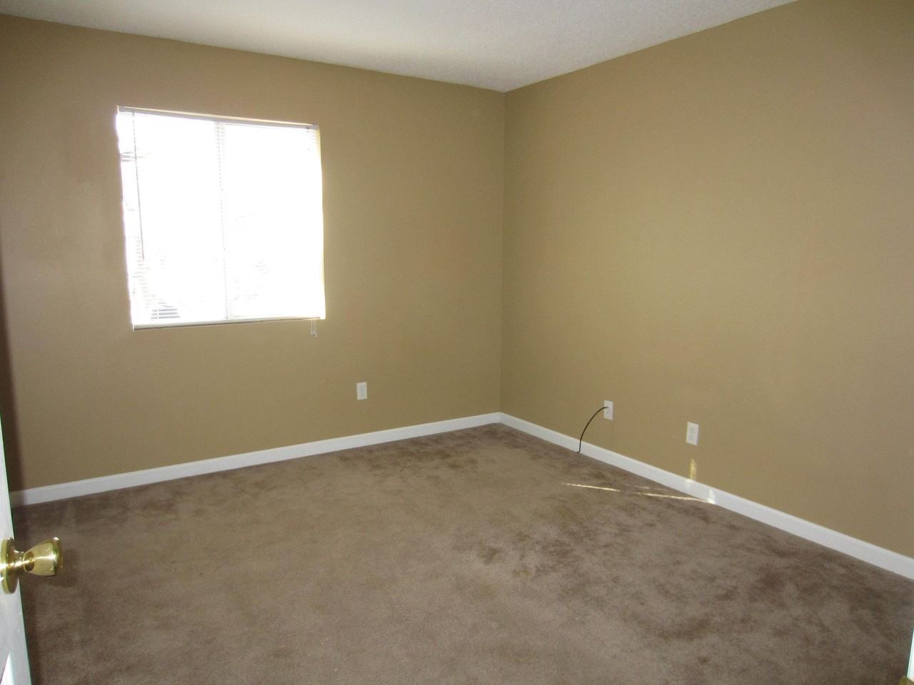 University Square Apartments - Photo 6 of 10