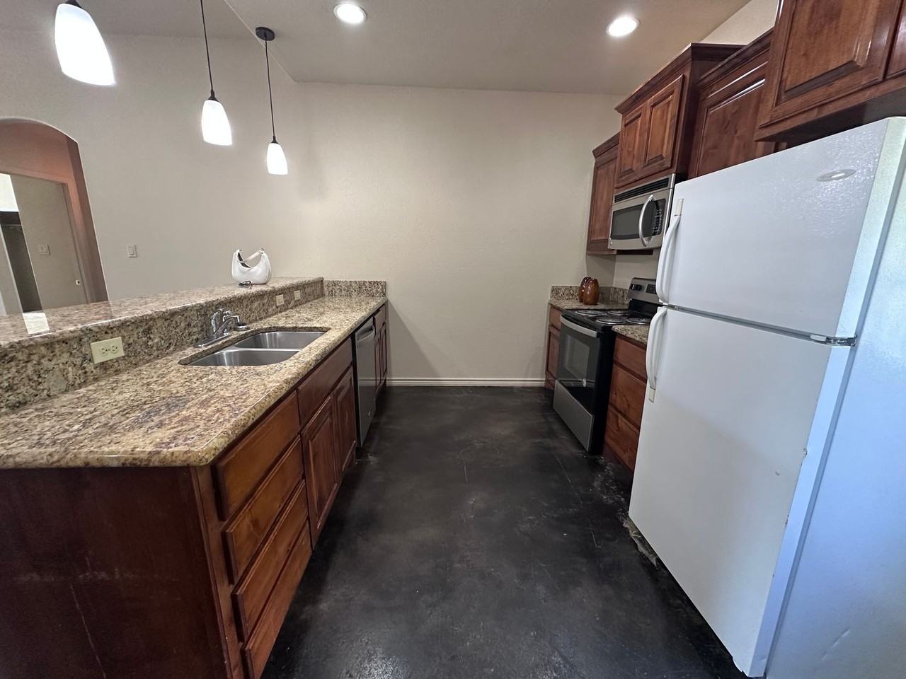 2710 S 4th St - Photo 4 of 20