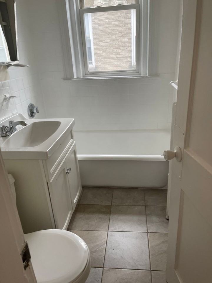 131 Washington St - Photo 2 of 7