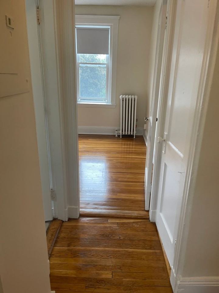 131 Washington St - Photo 5 of 7