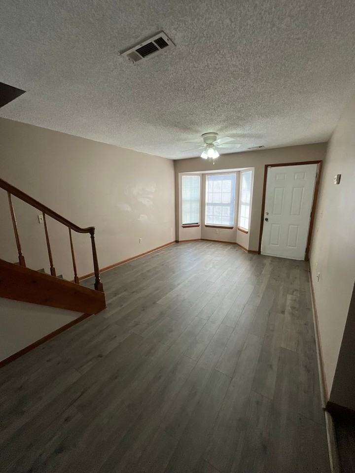 2973 Kynes St Apt A - Photo 2 of 9