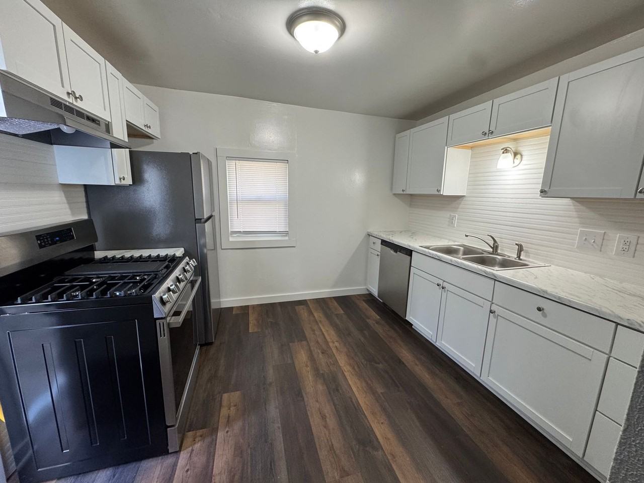 1637 13th Ave - Photo 2 of 12