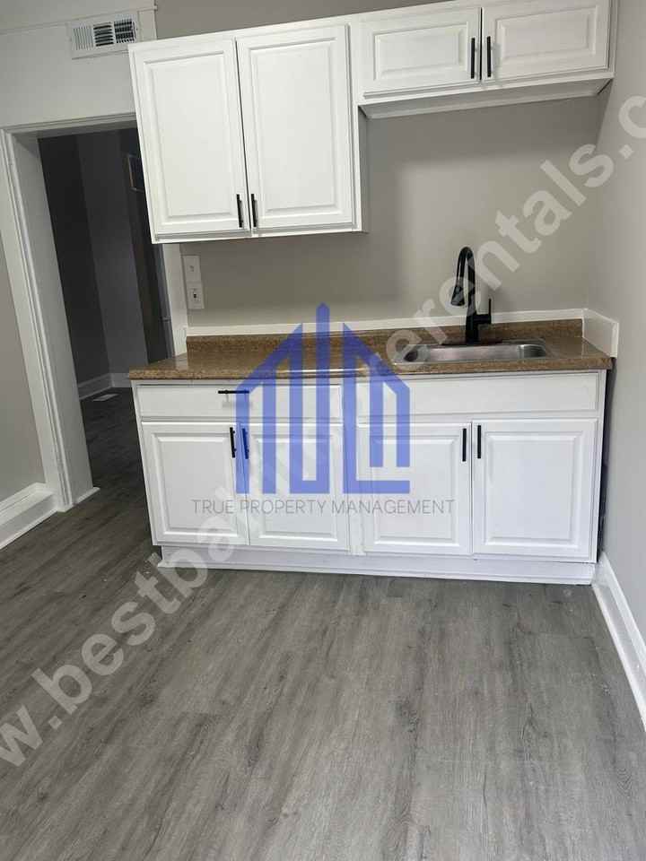 1237 N Curley St - Photo 5 of 9