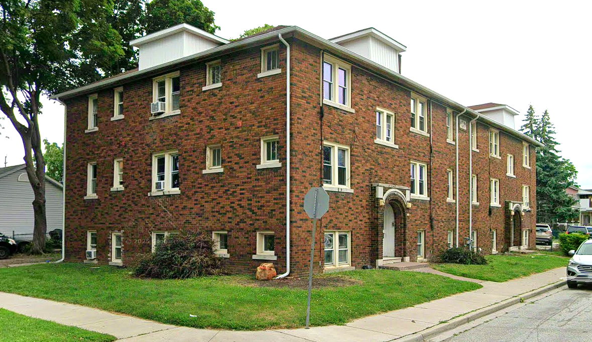 714 Elliott St E #1 - Photo 2 of 11