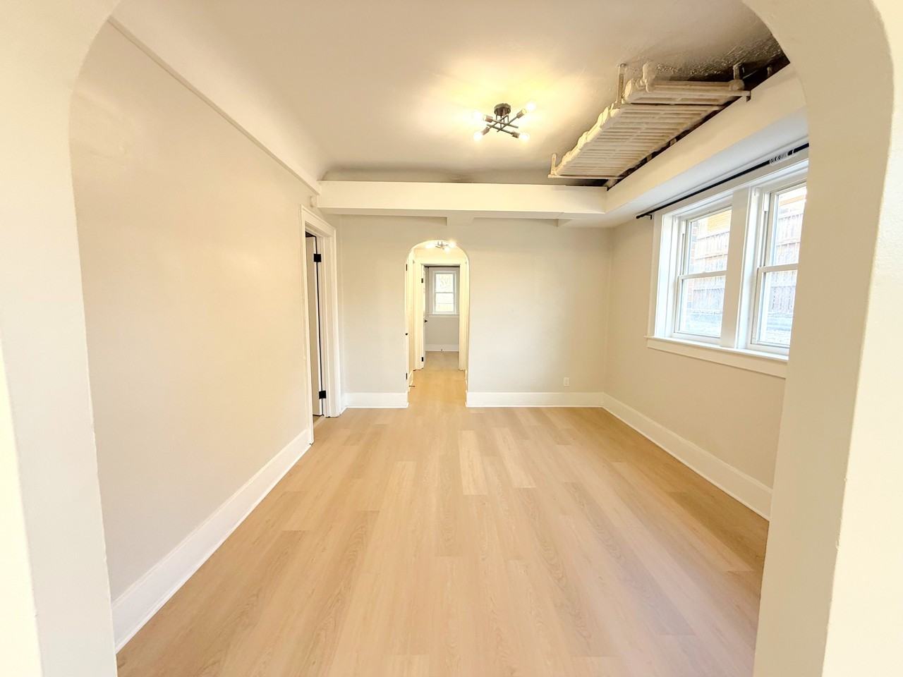 714 Elliott St E #1 - Photo 3 of 11