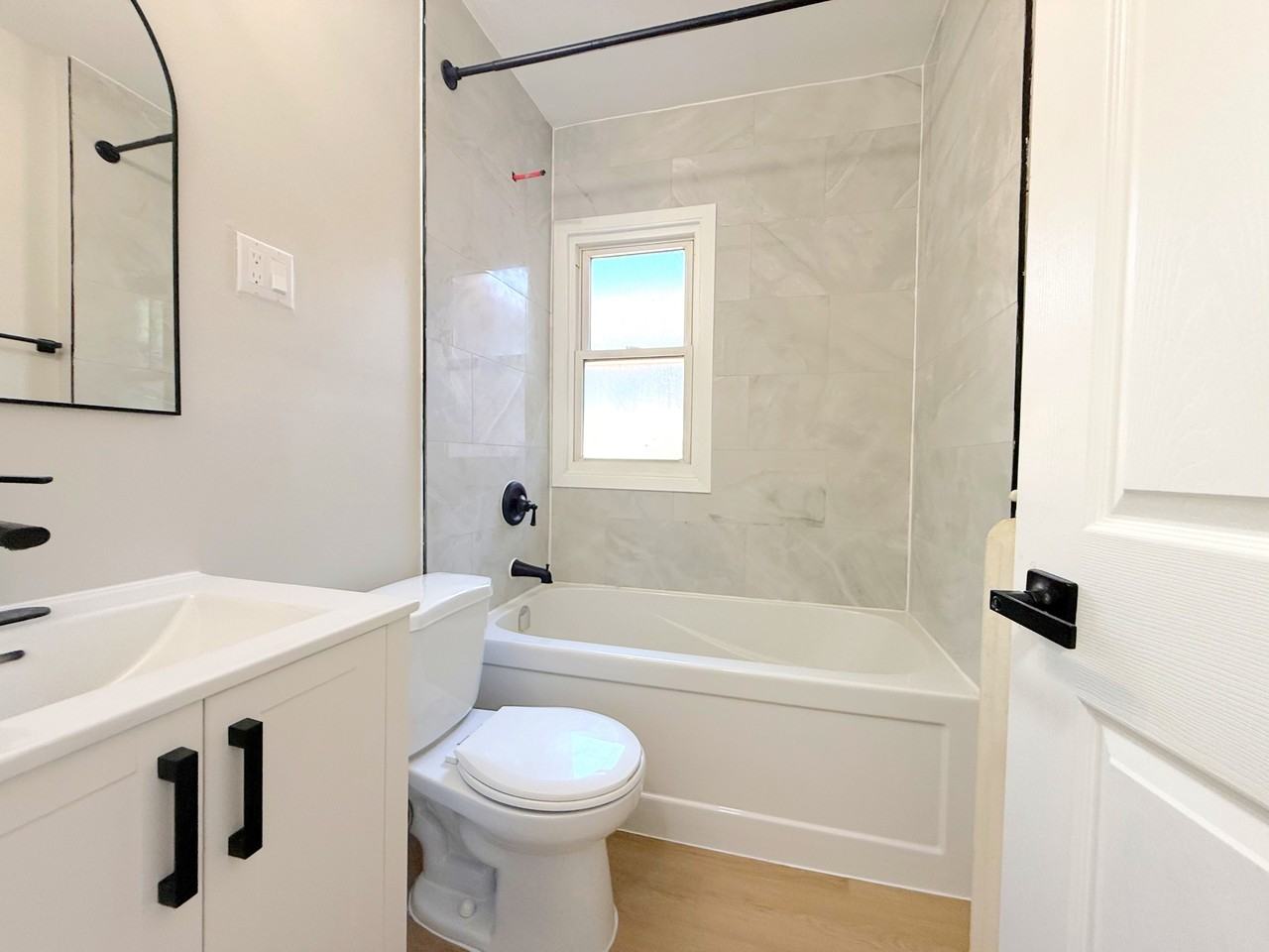 714 Elliott St E #1 - Photo 7 of 11