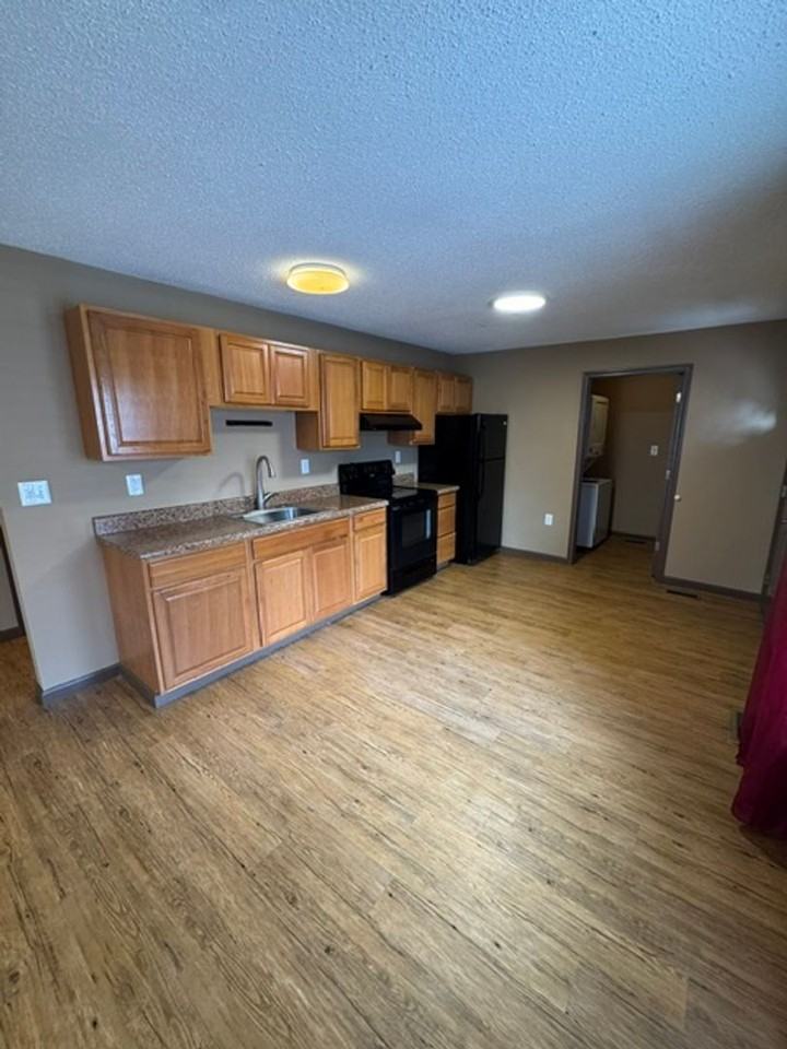 677 E Lincoln Rd - Photo 3 of 10