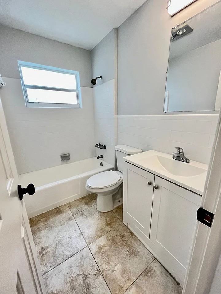 Lighthouse Points Apartments - Photo 3 of 5