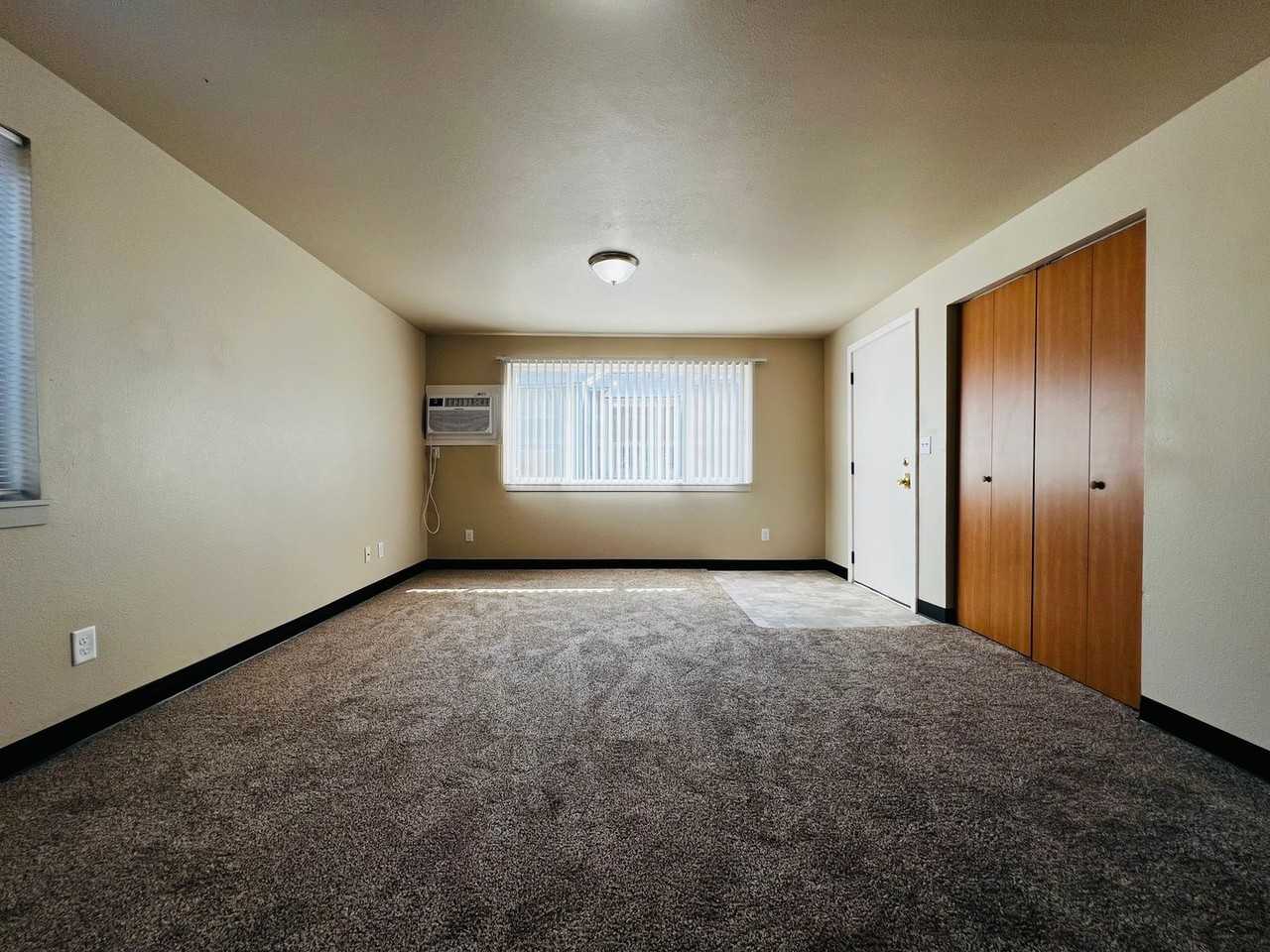 201 N 10th St #4 - Photo 2 of 15