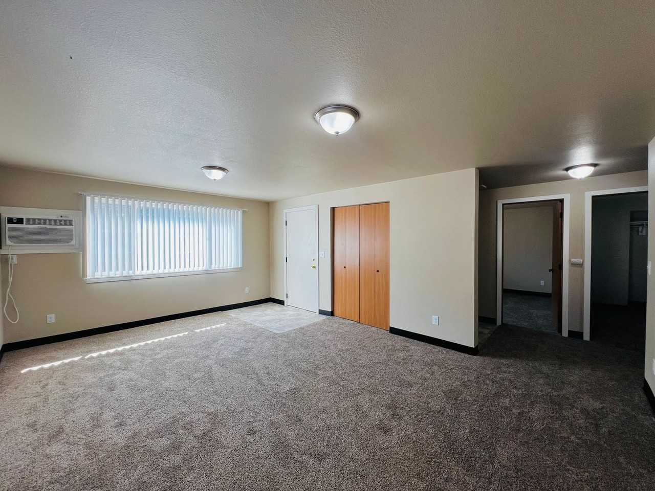 201 N 10th St #4 - Photo 3 of 15