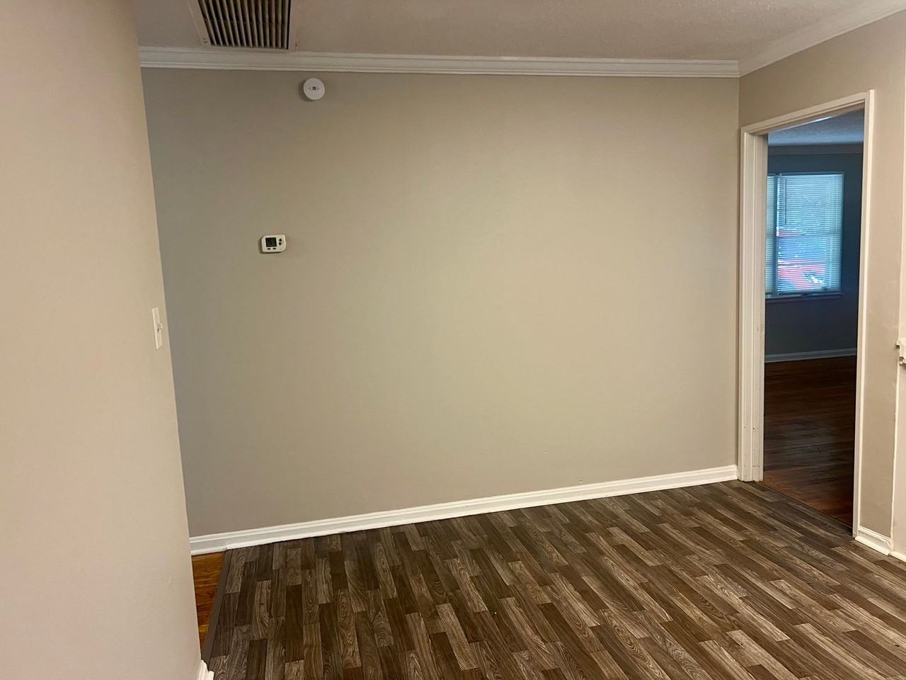 340 Sumerset Ln - Photo 3 of 10