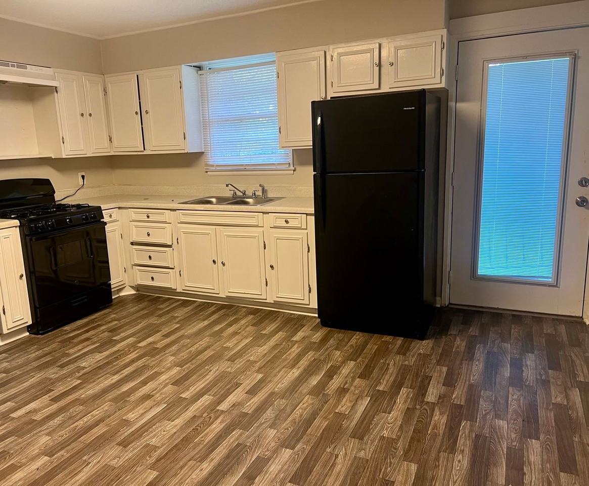 340 Sumerset Ln - Photo 5 of 10