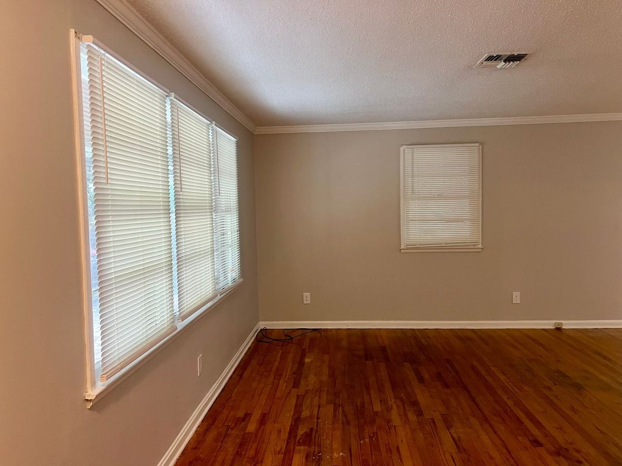 340 Sumerset Ln - Photo 7 of 10