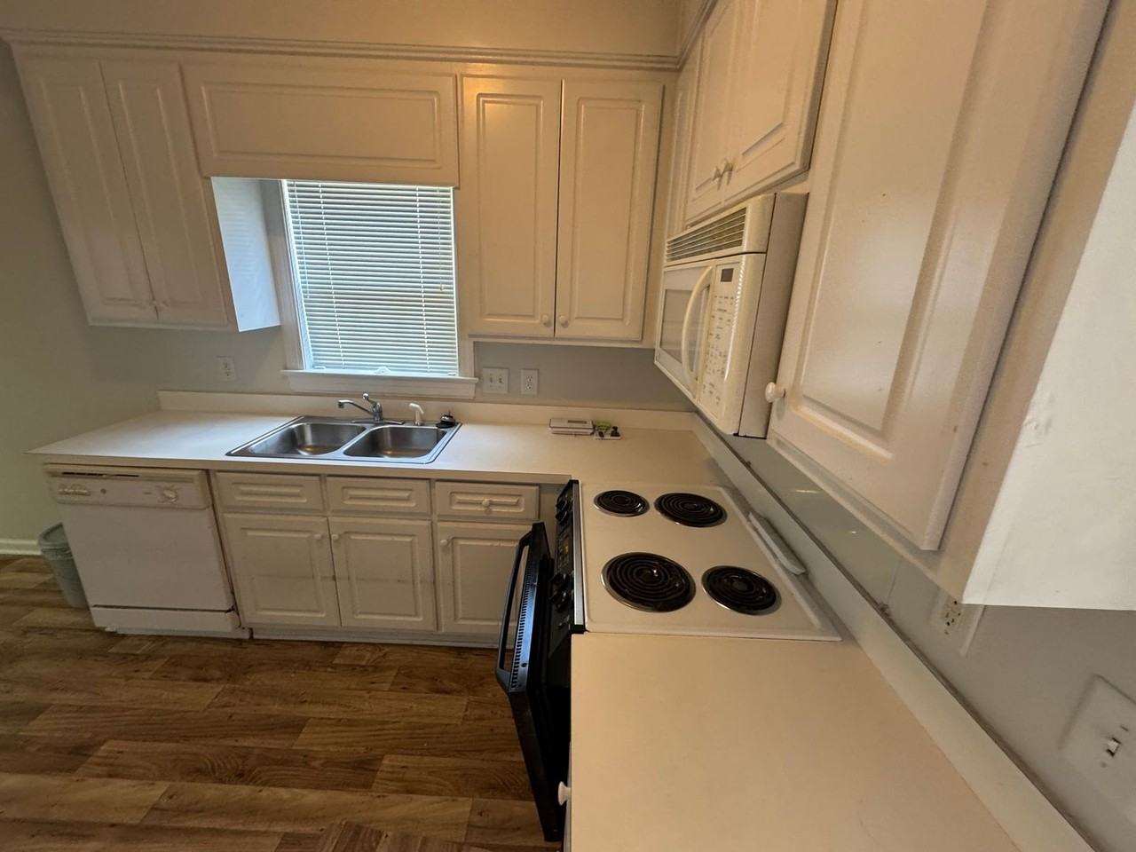 1141 Deerchase Dr - Photo 3 of 9