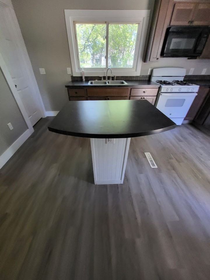 372 Orchard Ave - Photo 3 of 15