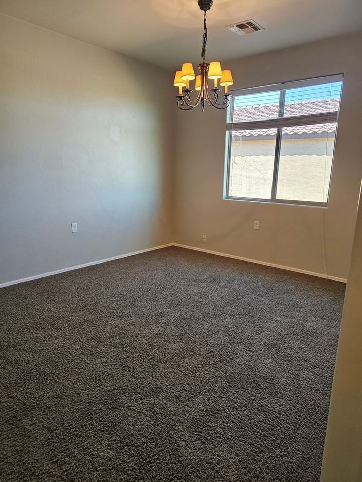 1579 W Cottonwood Bluffs Dr - Photo 2 of 15