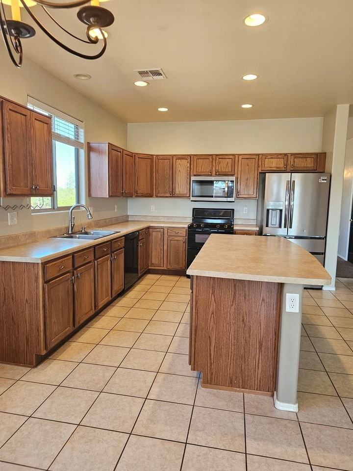 1579 W Cottonwood Bluffs Dr - Photo 3 of 15