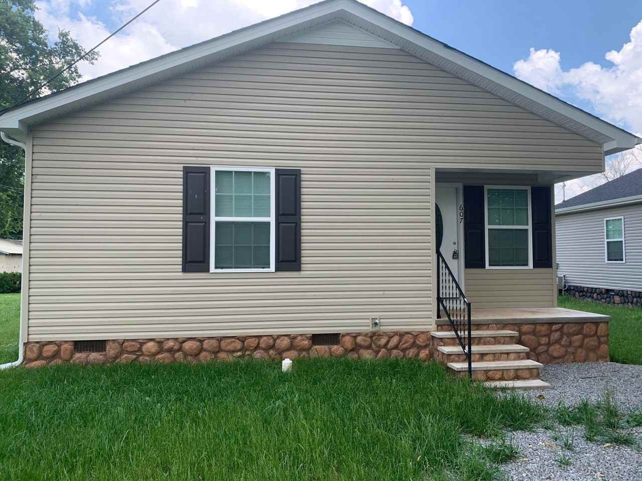 607 Montgomery St - Photo 2 of 21