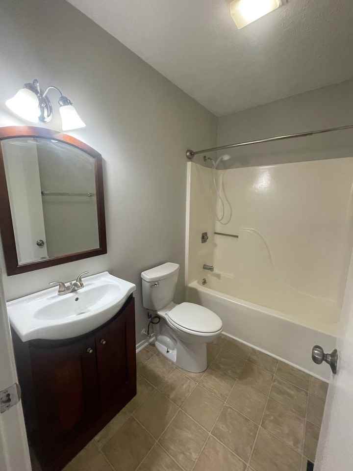 1904 Meadowview Ln - Photo 6 of 8