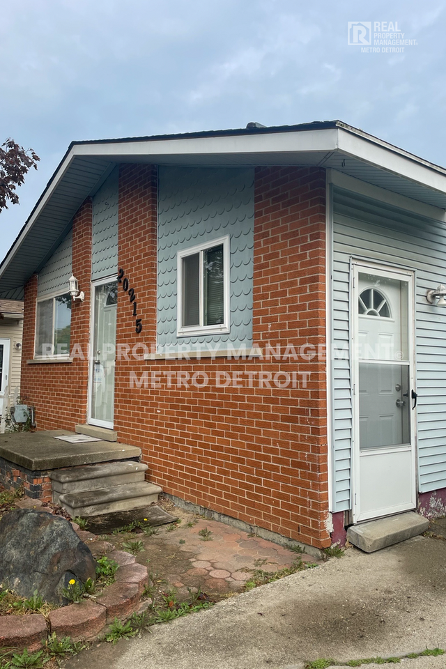 20215 Woodward St - Photo 2 of 22