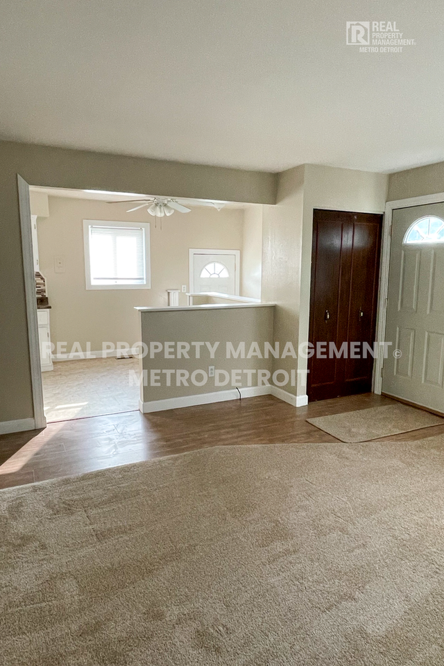 20215 Woodward St - Photo 5 of 22