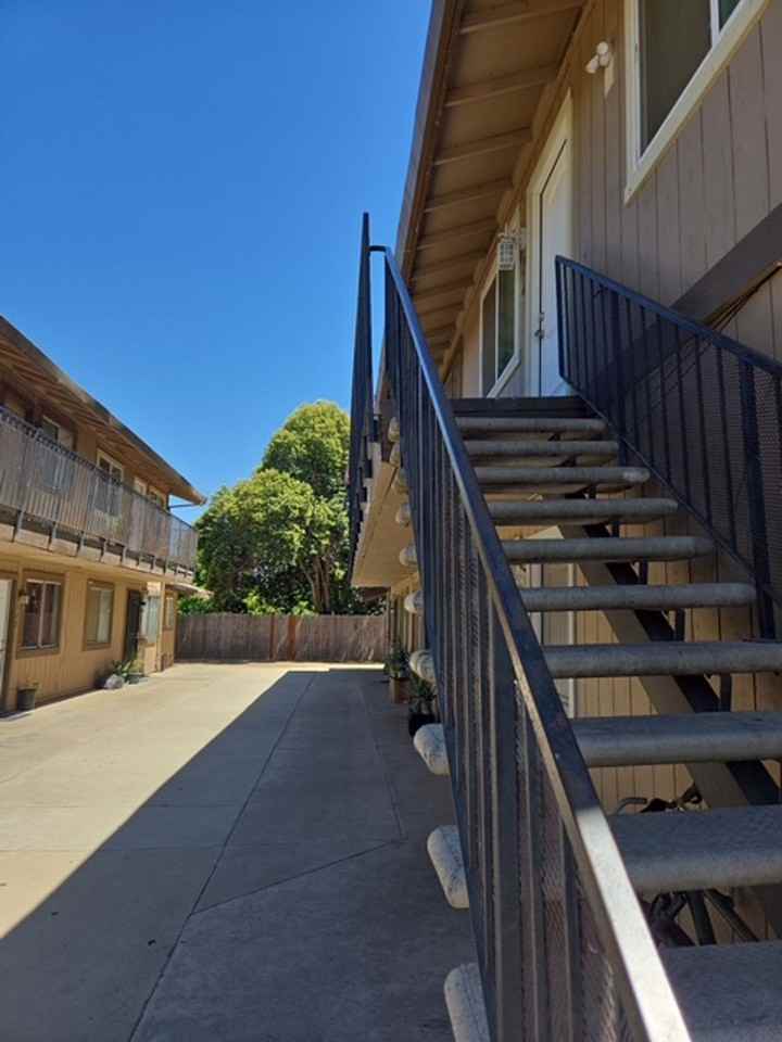 Do Not Disturb Tenants - Photo 7 of 8