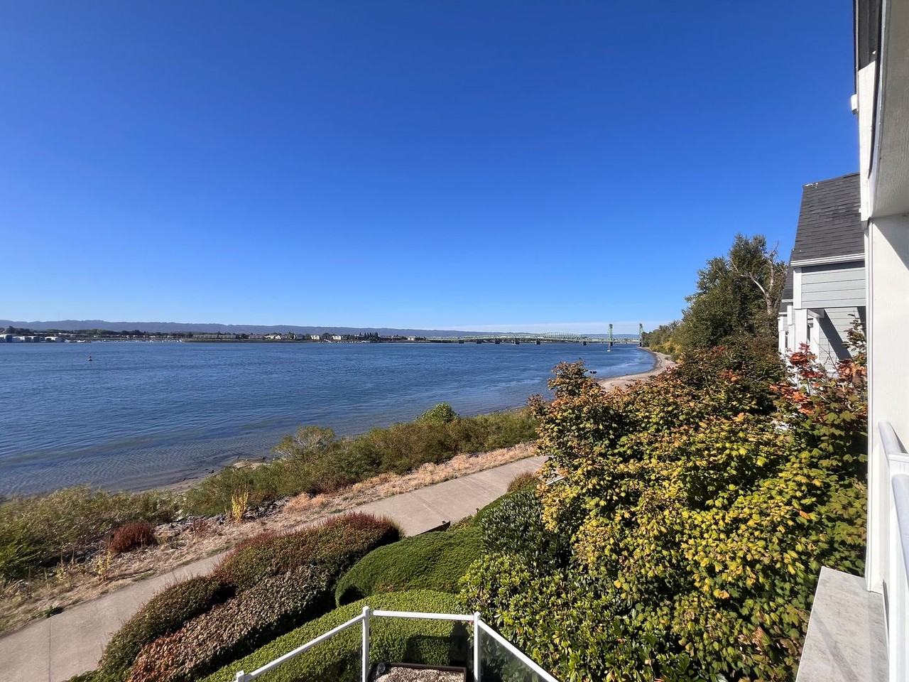 1419 Se Columbia Way - Photo 2 of 27