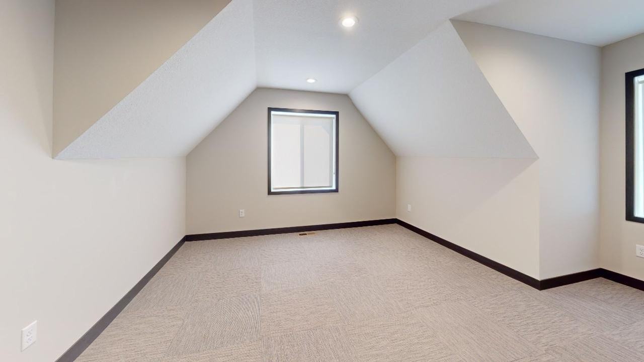 712 11th Ave Se - Photo 5 of 8