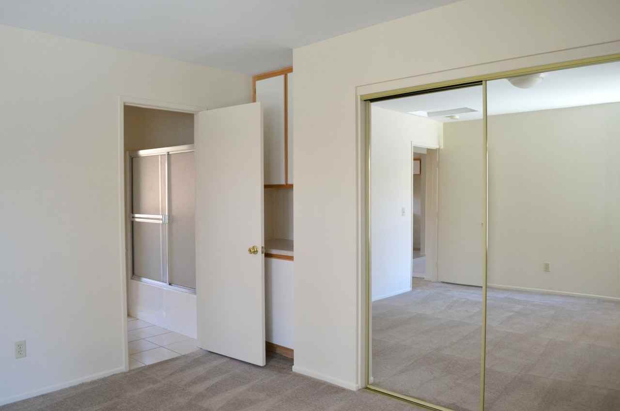 Desert Hacienda - Photo 7 of 23