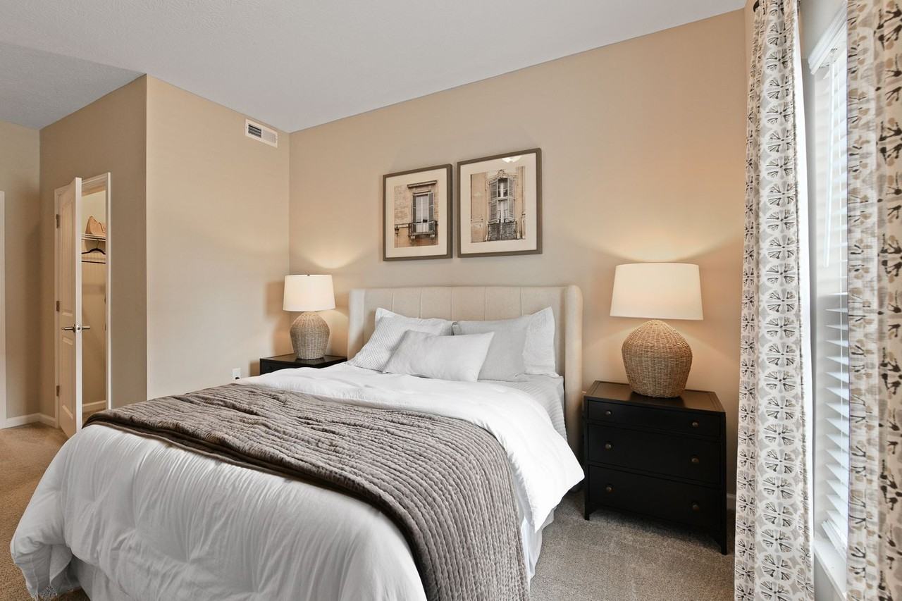 Valencia on Avery - Photo 5 of 25