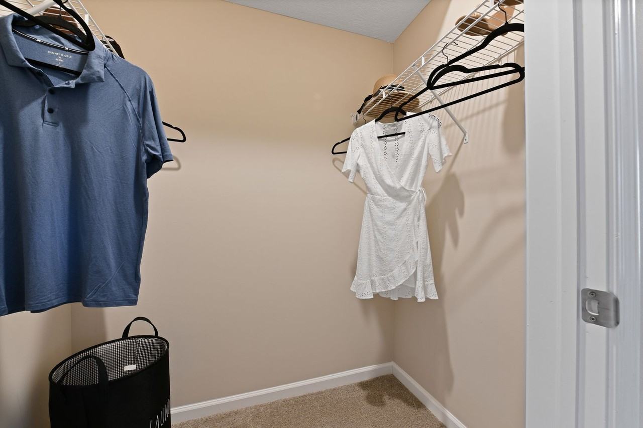 Valencia on Avery - Photo 7 of 25