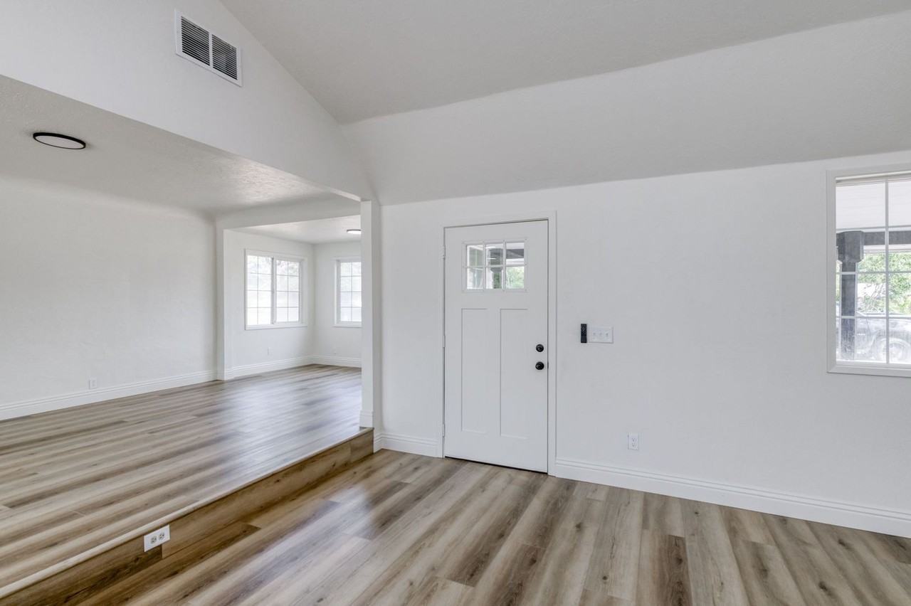 5588 E National Ave - Photo 3 of 16