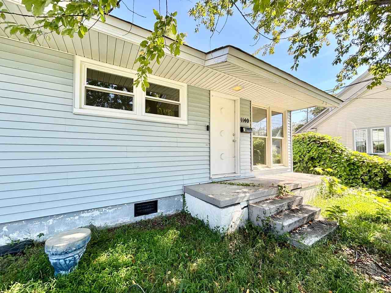 1140 Hullview Ave - Photo 2 of 12