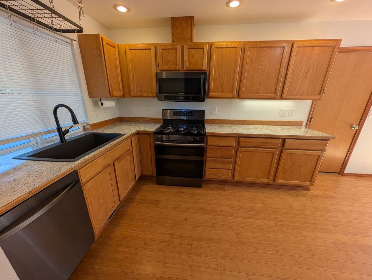 2351 Se Salmonberry Rd - Photo 3 of 29