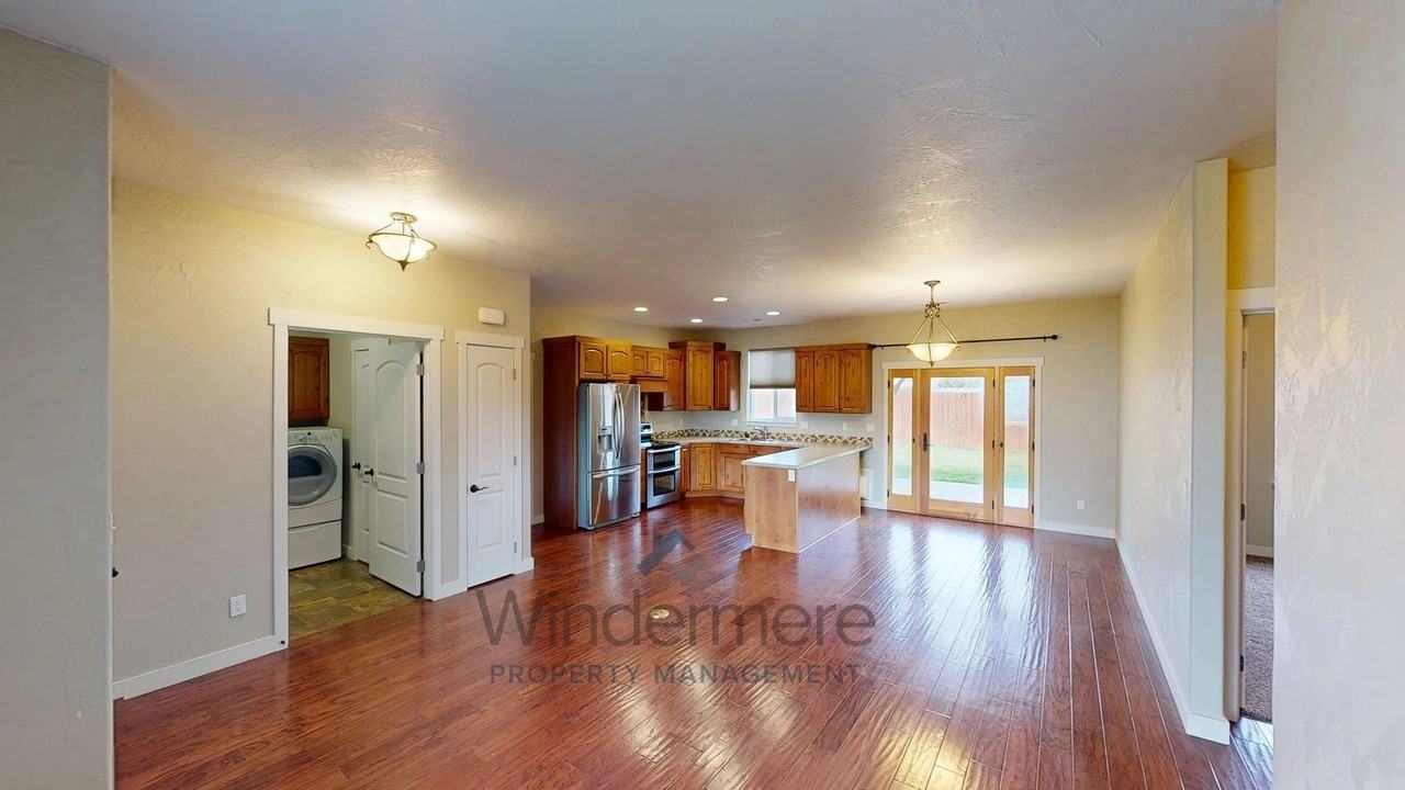 378 Nw Vera Ave #2 - Photo 4 of 22