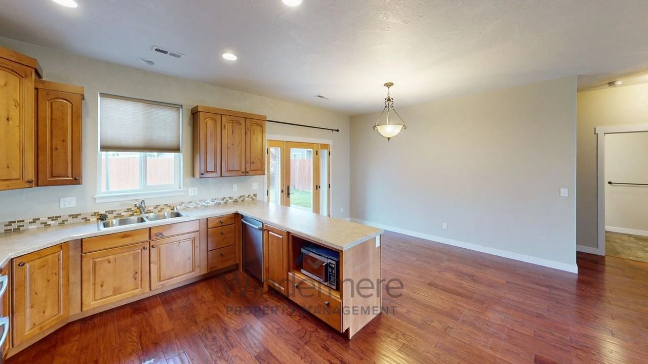 378 Nw Vera Ave #2 - Photo 7 of 22