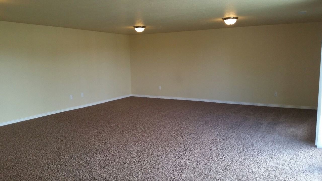 3037 S Jupiter Ave - Photo 3 of 10