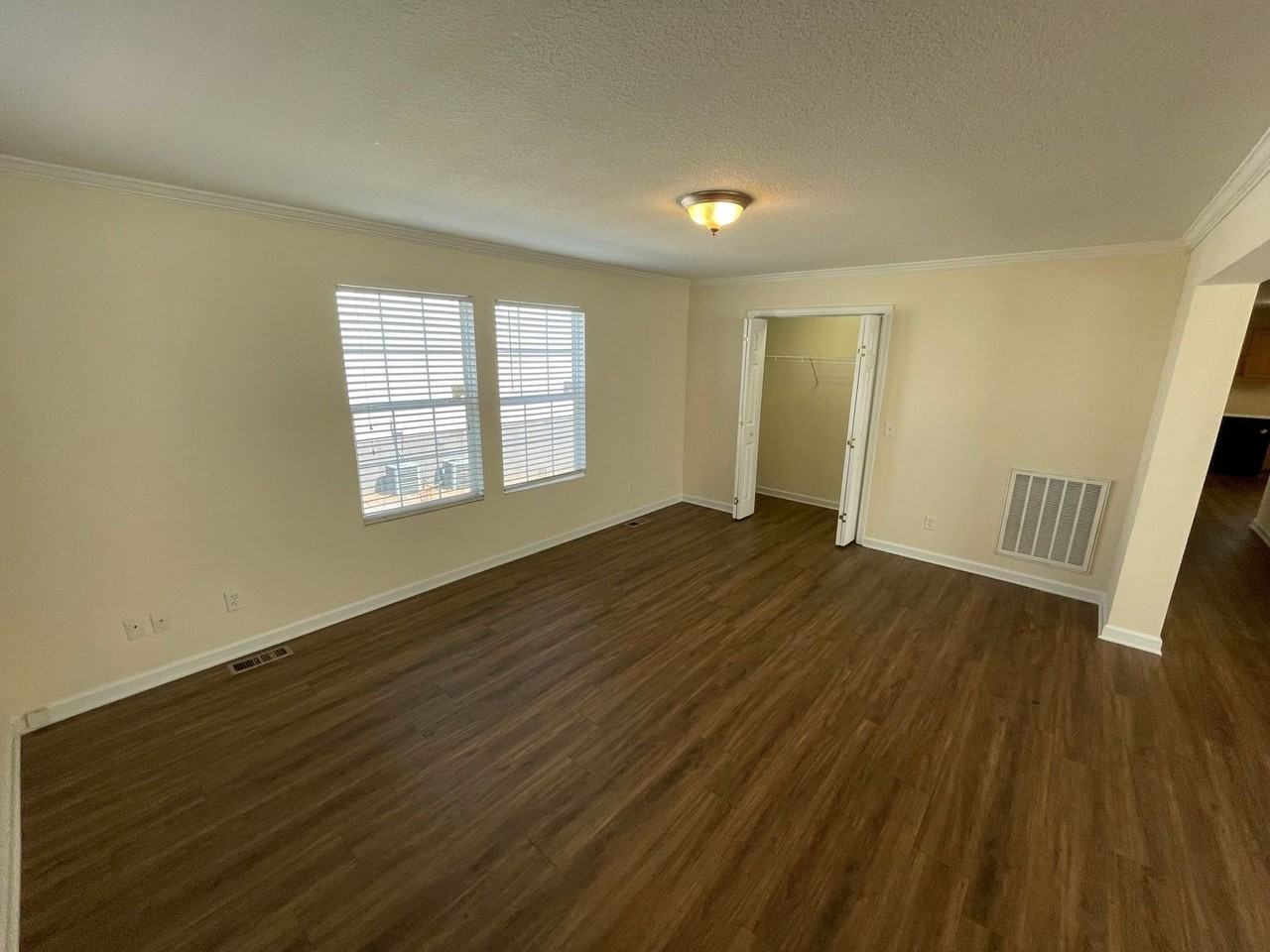 260 Northside Dr - Photo 2 of 16