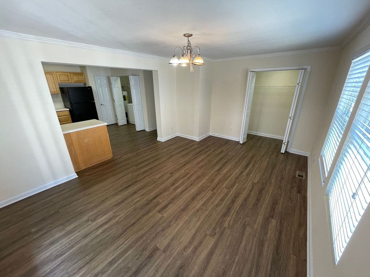 260 Northside Dr - Photo 3 of 16