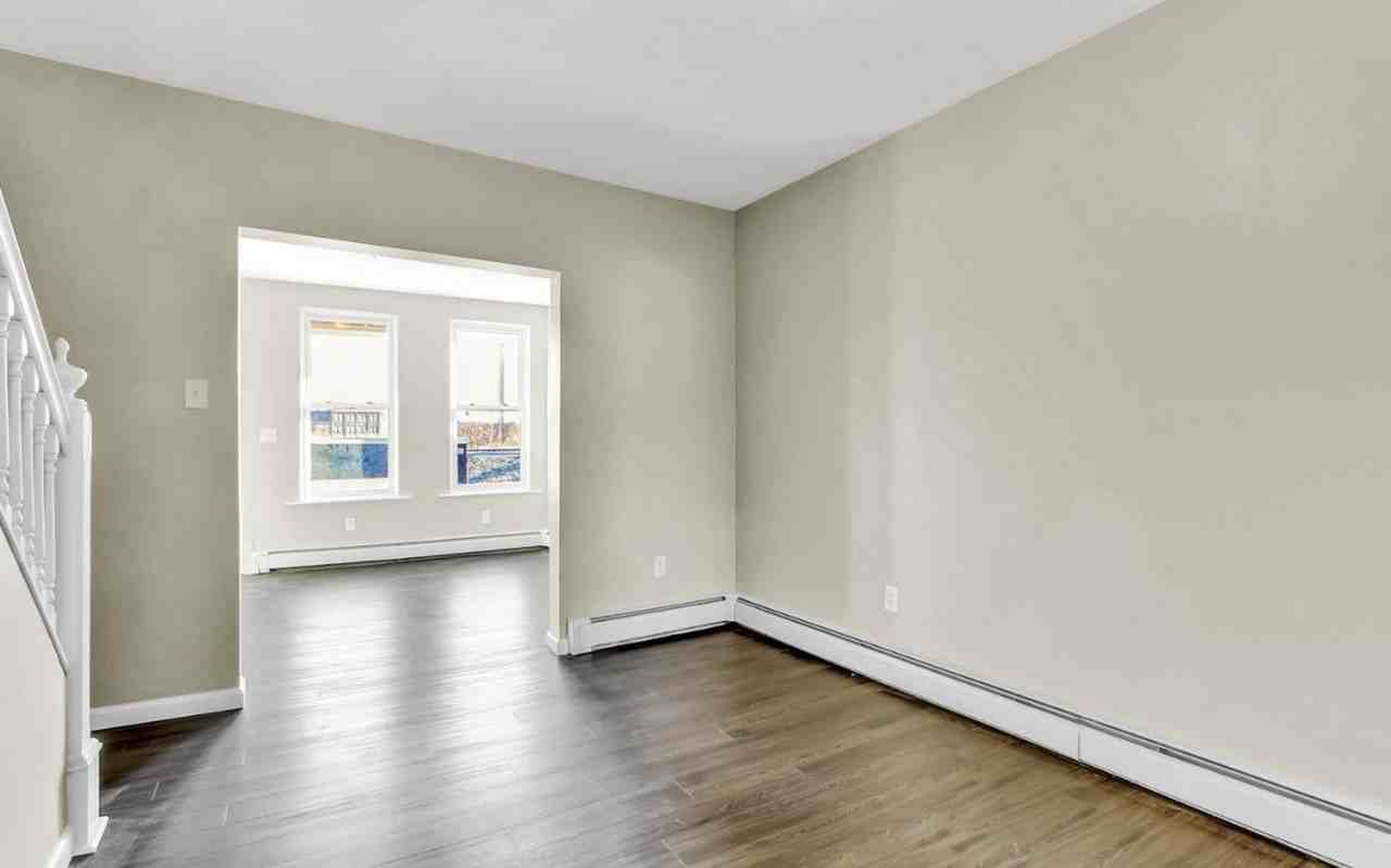 159 Stevens Ave - Photo 3 of 12