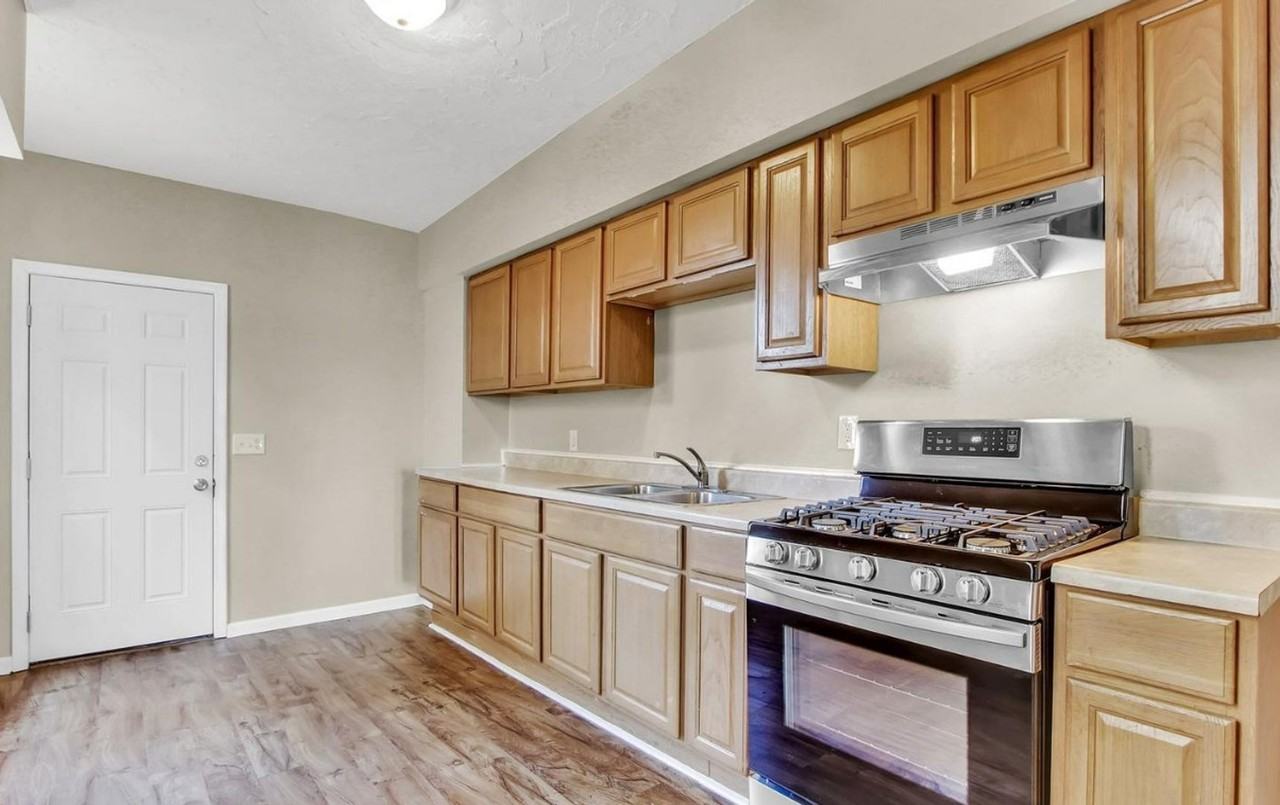 159 Stevens Ave - Photo 4 of 12