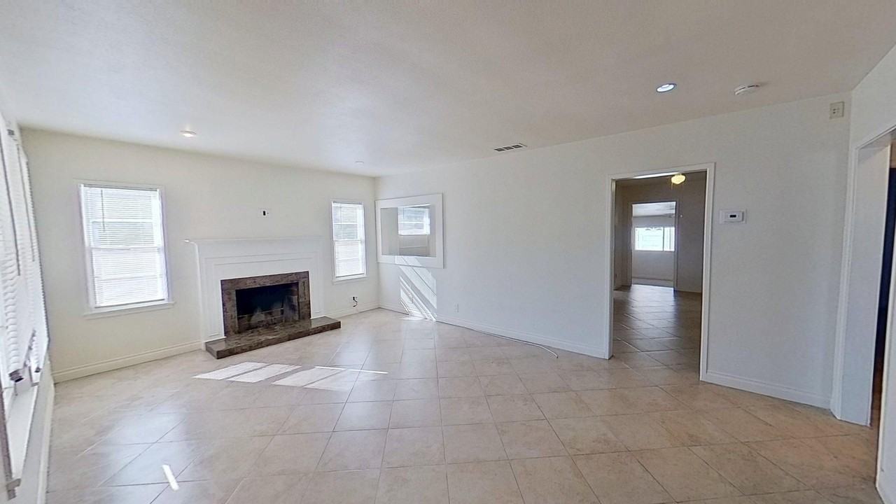 321 E Stanford St - Photo 2 of 22