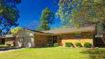 featured image of 1325 E Brooks St