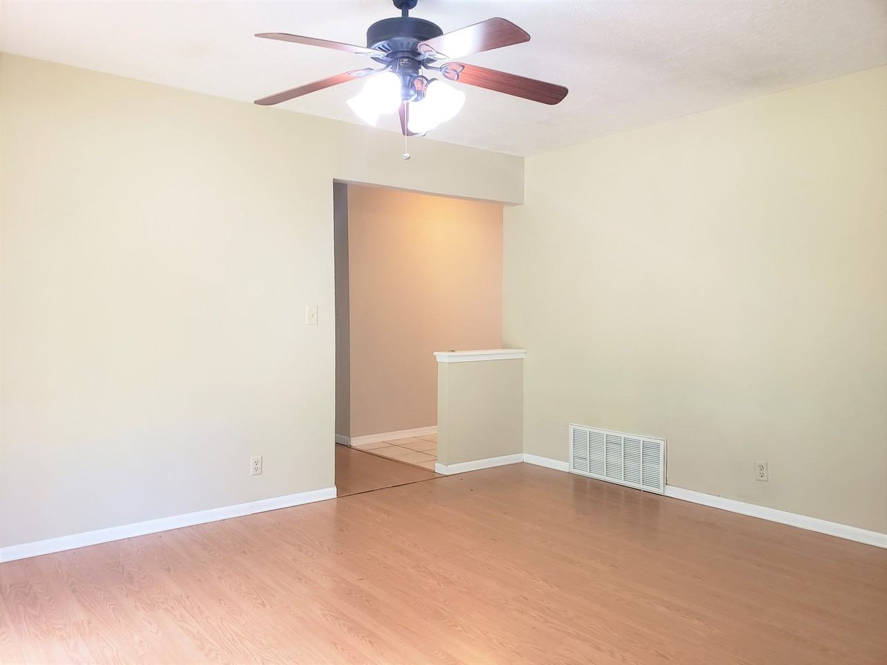 1325 East Brooks Street - Photo 3 of 11