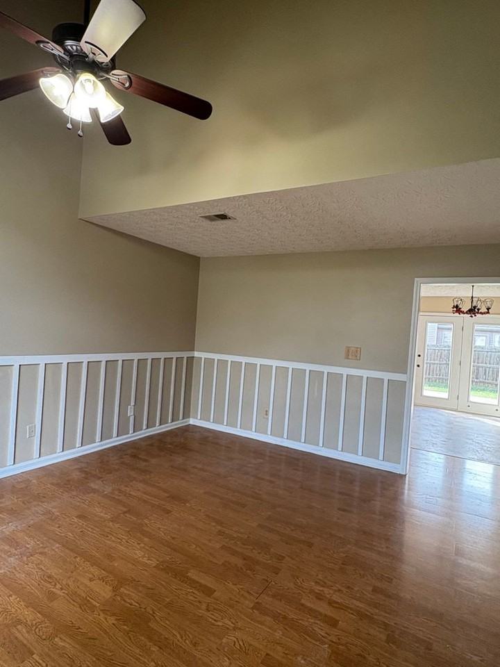 321 Newcastle Ln - Photo 2 of 16