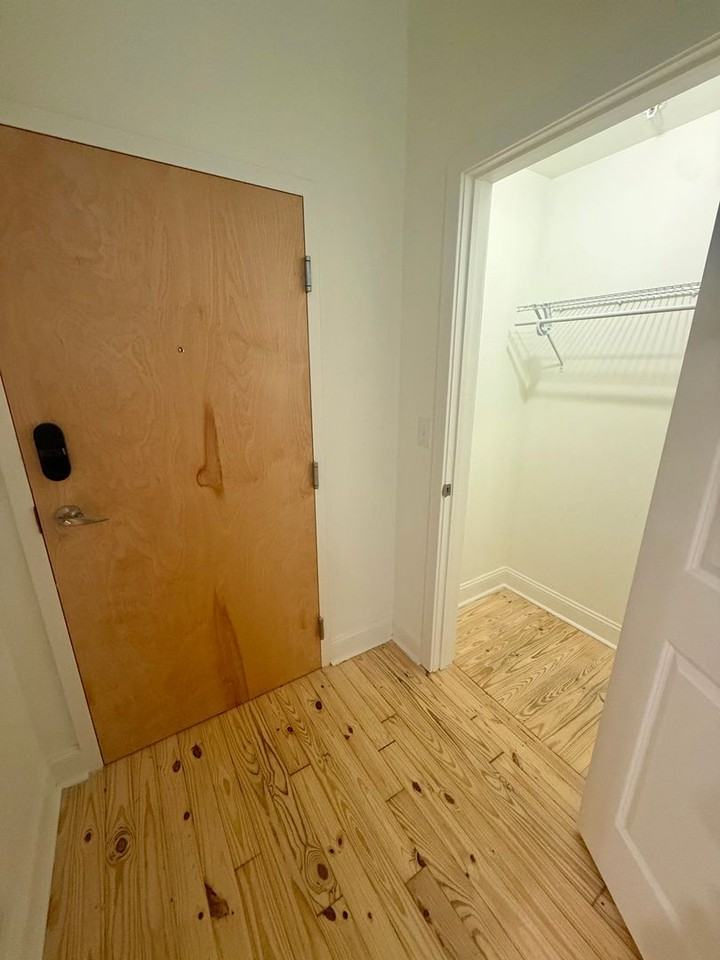 1733 Chestnut St - Photo 4 of 22